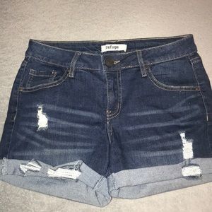 Short jeans.